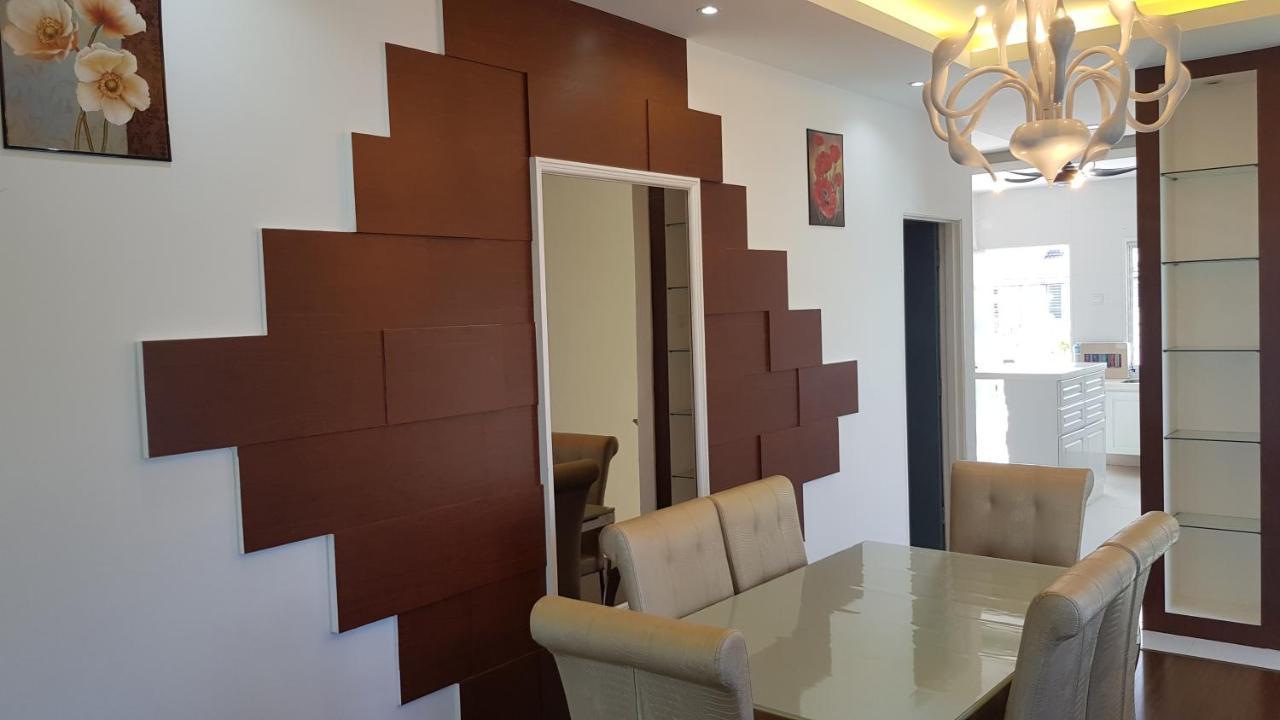 No73 - Classic Style, Cozy 1st Floor * Puchong
